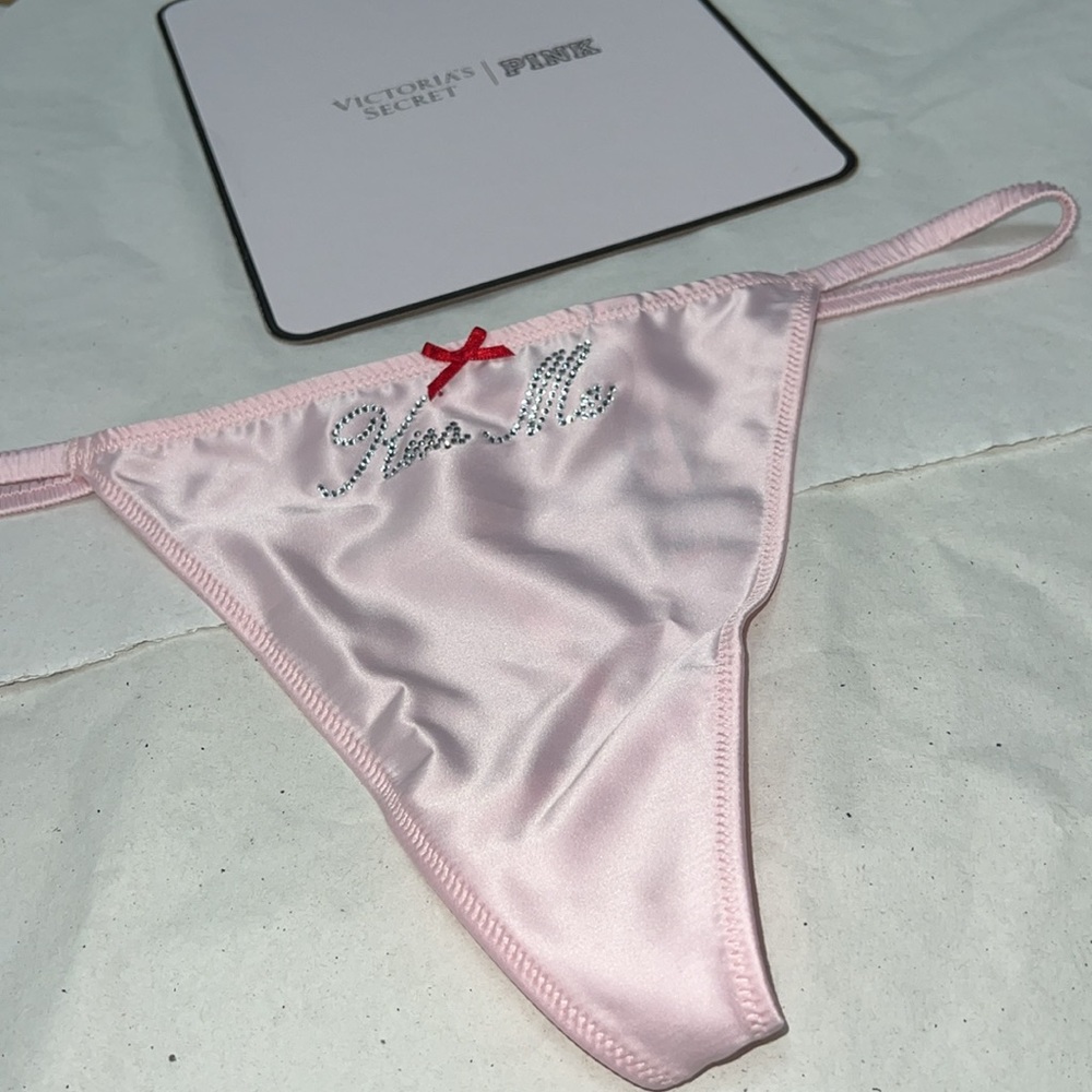 Victoria's Secret Vstring THONG (Kiss Me) Panty XL